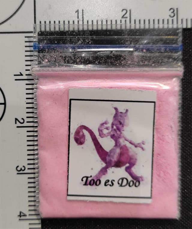 Una bonita bolsa de empaque colorida para polvo de tusi con un diseño de dibujos animados.