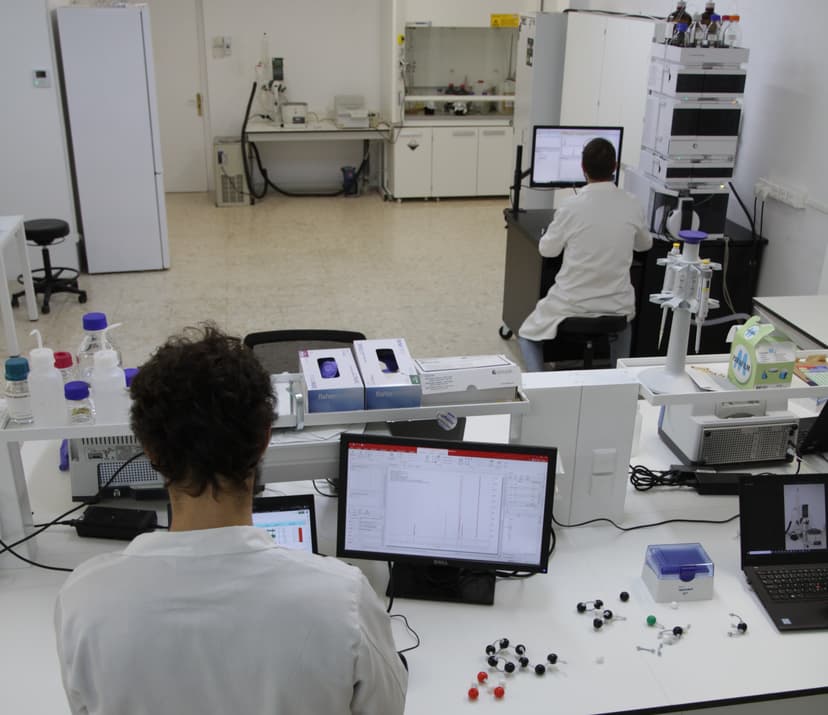 People working in Kykeon's drug checking lab